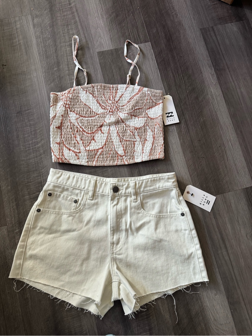 Billabong Women’s Coral and White Floral Crop Top & Crème Denim Shorts